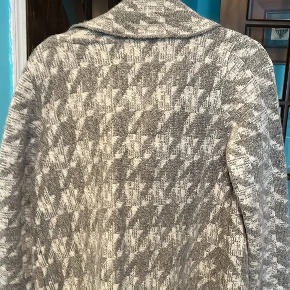 Sweater - Picture 3 of 3